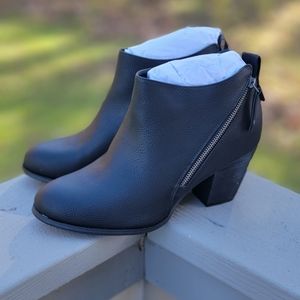 Torrid side zip heel booty